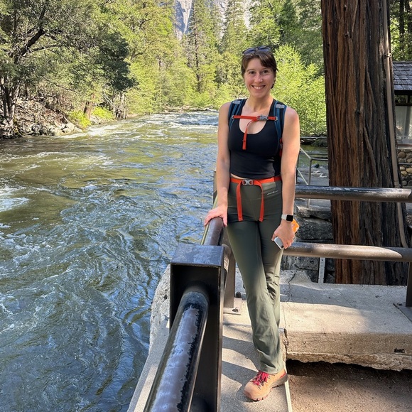 Meet your Posher, Kelli - Picture 2 of 3